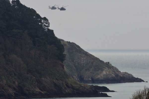 06 January 2021 - 14-59-36
Coming round the headland, two Merlins of the Commando Helicopter Force
-------------------------
Royal Navy Merlin helicopters ZJ118 & ZJ132